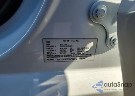 2022 Tesla Model Y z USA, uszkodzony, nr VIN 7SAYGDEF0NF544612